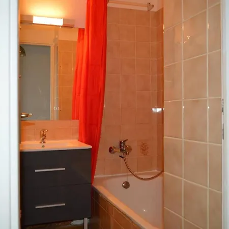 Apartment Agreable Avec Loggia, Garage Et A Proximite - 2 Couchages, - Fr-1-252-62 Golfe-Juan