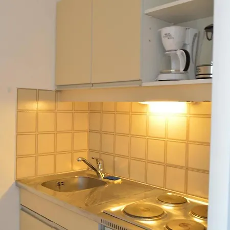 Agreable Avec Loggia, Garage Et A Proximite - 2 Couchages, - Fr-1-252-62 * Golfe-Juan